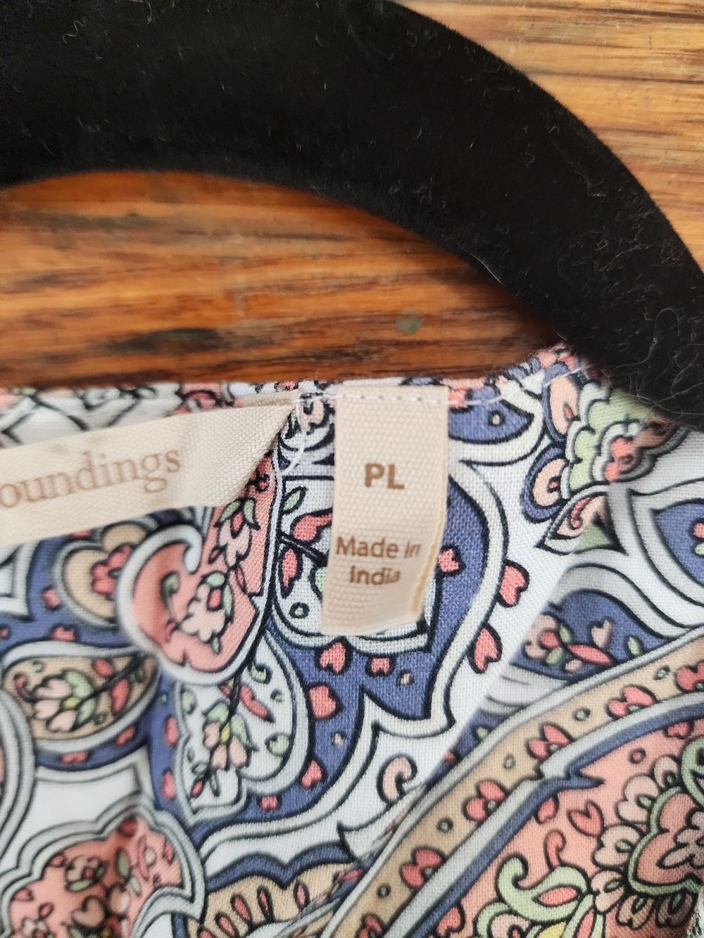 Soft Surroundings Neutral Paisley Embroidered V‑Neck Tunic - Picture 6 of 6